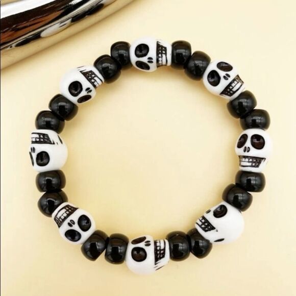 Beaded Black & White Skull Bracelet - Picture 1 of 3